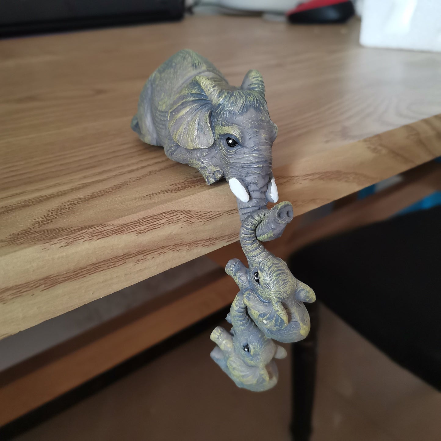 L&B® -  Hanging Elephant Sculpture Set